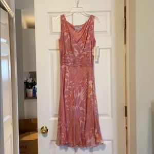 NWT Maggy London Size 8 Sleeveless Floral Dress